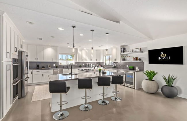 5BR Resort-style Oasis 2 Primary s Cabana Gameroom - Photo 15