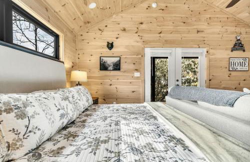 The Chalet At Greenbriar Creek - Pickleball Court, Creek, WIFI, Mountain Views, Starting at 79" - Photo 29