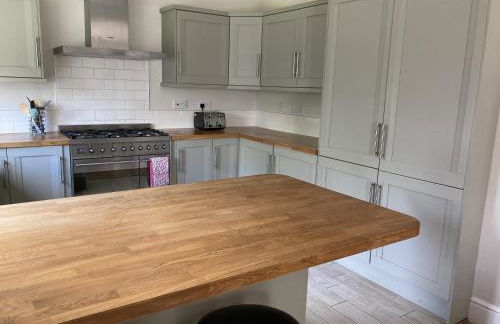 Large 4 bed detached house with parking - Foto 17