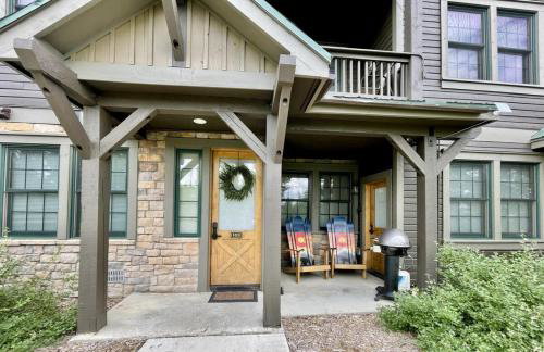 2 BR Basecamp Bliss at Kicking Horse Near Ski Hill - Foto 29