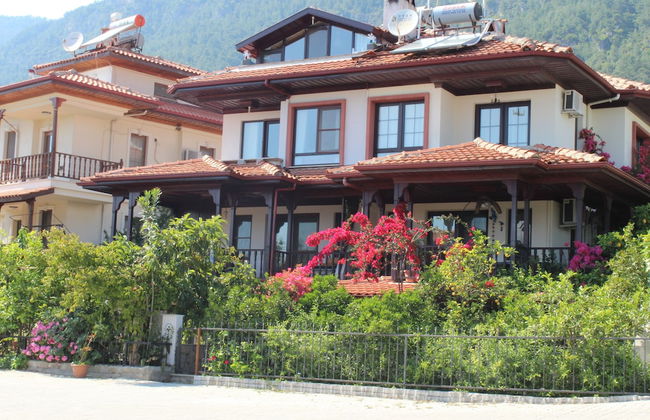 Moonhouse Apartments - Photo 1