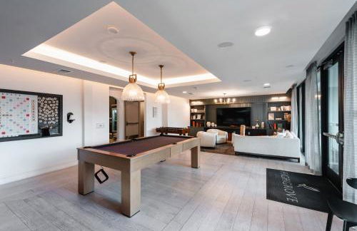 Poolside Luxury 1BR w Private Patio - Photo 53