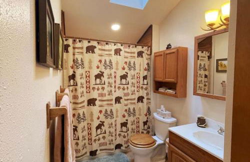 Shady Pines- Cozy Mountain Retreat - Foto 8