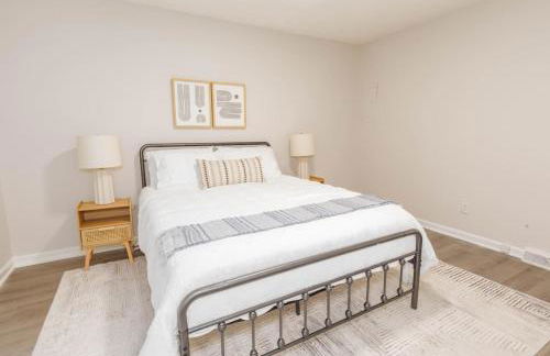 Comfy and Convenient Duplex - Foto 14