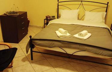 Detached house with a lovely yard 5' walk from Metro Station Agios Dimitrios and METRO MALL - Foto 11