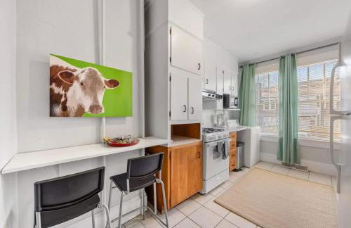 Retro 1BR in Elizabeth with Porch & Eclectic Design - Foto 10