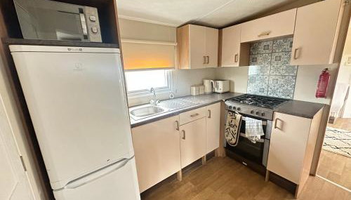 Harwich - Caravan - Sleeps 10 - Garden - Pool - Foto 5