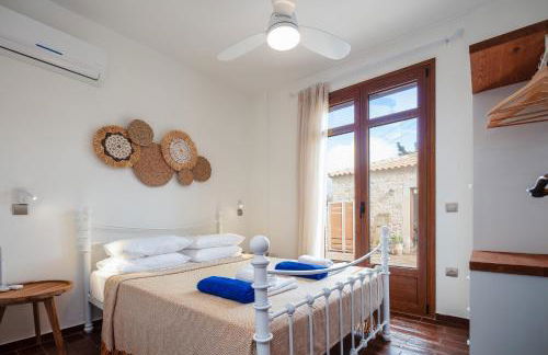 Saridakis Villa, Multi-Generational Escape & Pool, By ThinkVilla - Foto 39