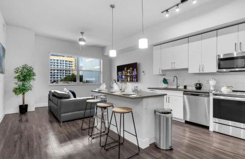 Sunny 1BR Unit With Free Parking Prime Location - Foto 1