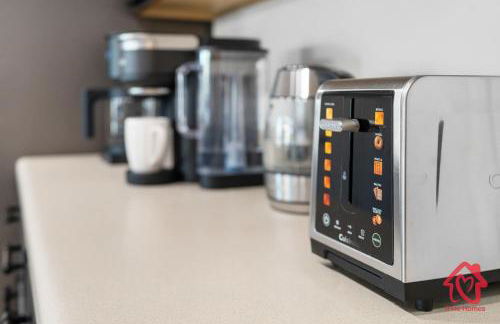 Georgian Oasis with Private Pool - An Irvie Home - Foto 42