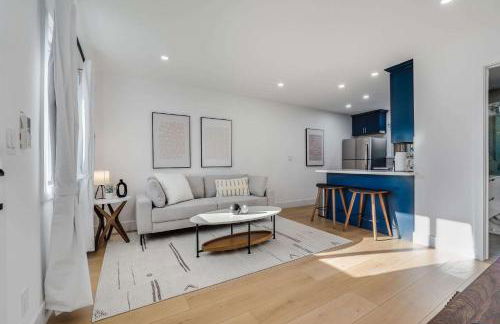 Brand New Apt w Parking Blocks from Downtown- B - Foto 2