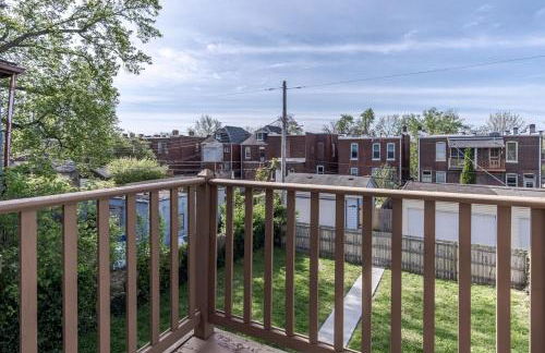 Ann Avenue Spacious 3BR Home with Games, Yard and Near Downtown - Photo 9