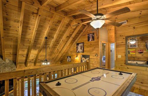 Lovely Log Cabin and Bunkhouse with Views and Yard! - Foto 16