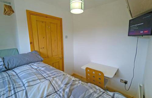 Relaxing Birdsong 4 Bedroom House - Photo 16