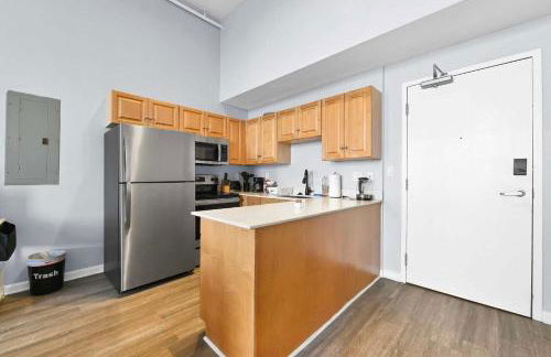 Pink playhouse sq near Progressive field & CSU - Photo 13