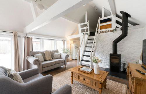 Cosy Cotswolds Farm Stay with Log Burner - Peaceful Winter Retreat - The Dairy - Foto 51
