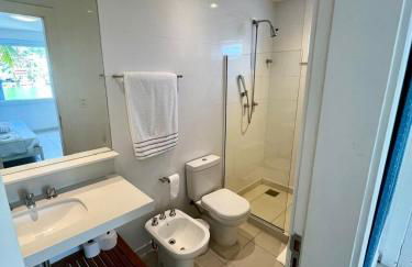 Vista dos sonhos na beira do mar de Angra com pier - Foto 54