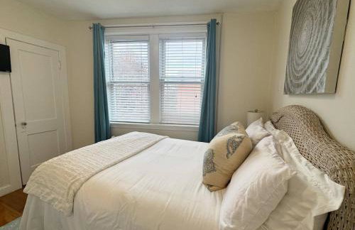 ½ mile to Longwood Medical, Renovated, Pub Trans - Foto 8