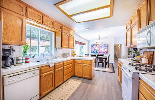 Manic Mountain Forest Cabin 3 miles from Bass Lake - Foto 47