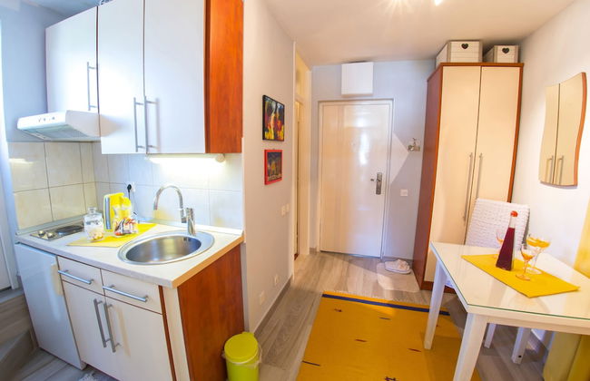 Yellow Lilly Mostar Apartment - Photo 15