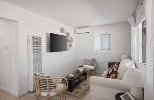 15 min to JT Park Hot Tub Cute Design Full Kitchen - Foto 8