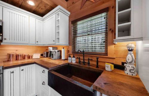 Cozy Log Cabin with Hot Tub 10 Min to Hunter Mtn - Foto 16