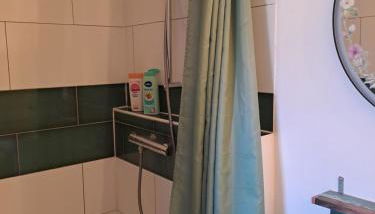 Kilomètre 99 - Foto 4, Shower