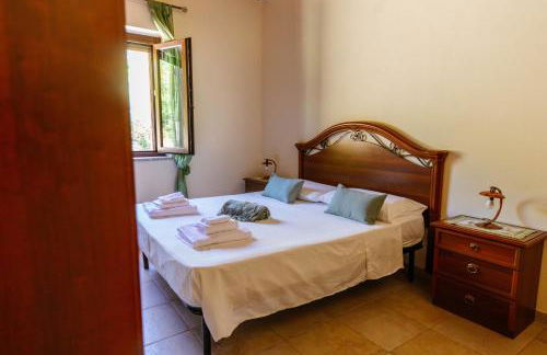 Calàmi - Villa Romeo - Private Apartments with Pool, Seaview & Olive Grove - Foto 10