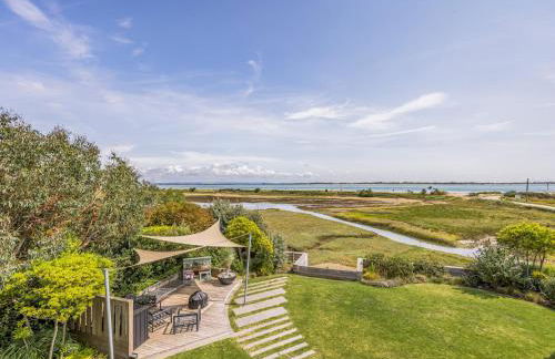 Breathtaking Home with Parking - Pass the Keys - Photo 30