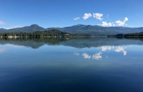 Expansive Group Lake House with Private Hot Tub! - Photo 43