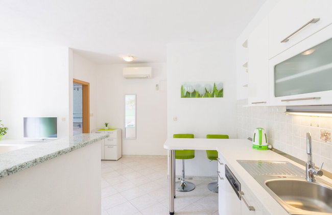 Apartmani Nikolina - Photo 32