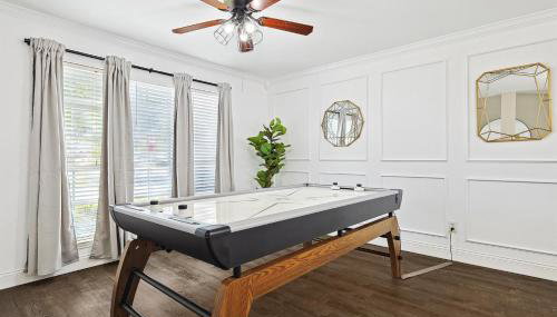 Modern Comforts & Classic Charm w Pool 5BD - Foto 5