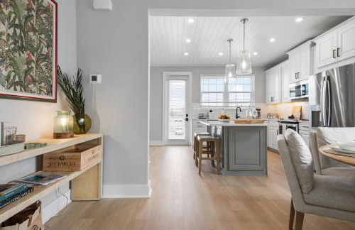 CASA NICA! Luxury Private Pool Home with dock on a saltwater canal! - Foto 15