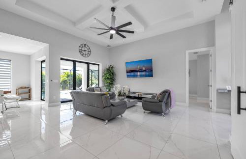 Cape Coral Oasis - Pool & Bintelli Golf Cart - Foto 18