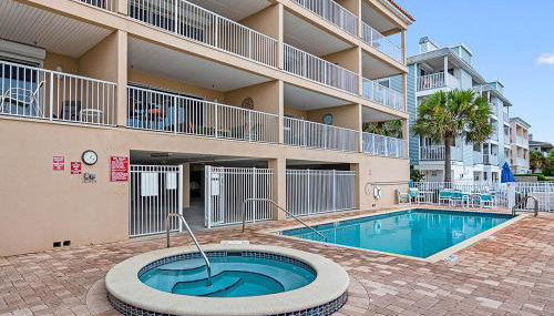Direct Gulf Front Condo, Private Balcony, Heated Pool, Walkable Indian Rocks Beach - Foto 2