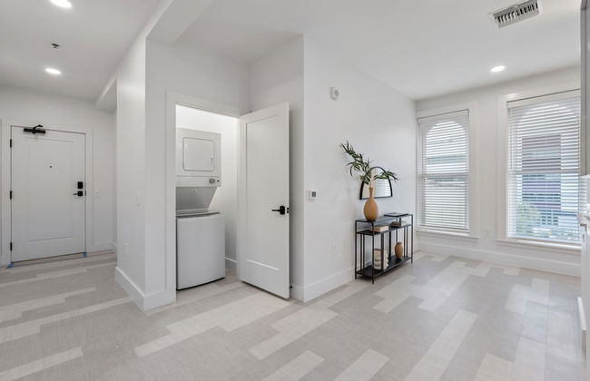 The Continental, powered by Placemakr - Downtown - Market Square - Photo 55