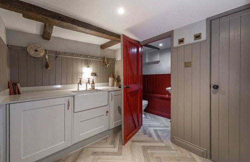 Farriers Cottage-Tranquil Haven, Central Location! - Photo 14