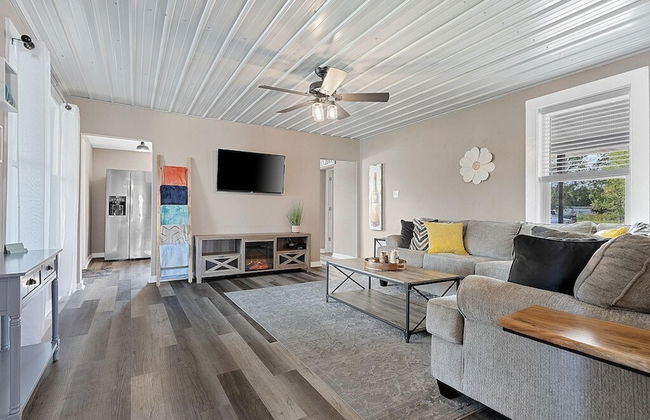 Lazy River Villa - Hottub Fenced Yard Sleeps 11 - Foto 4