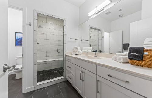 4BR Home with 4 Private Bathrooms 20 Min from Airport - Foto 44