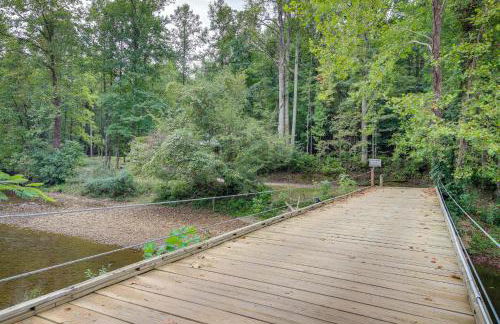 Serene Briceville Vacation Rental Cabin with Grill! - Foto 26