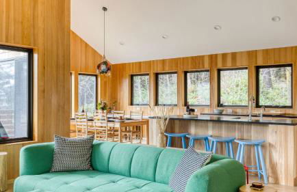 Rustic Arch Cape Getaway w/ Vibrant Interior Walk to the Beach Cape Wonder - Foto 12