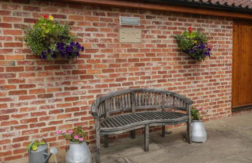 Calf House - Photo 11