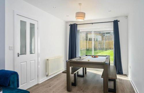 Spacious 4Bed Home, Sleeps 10, Pool Table, Parking, Perfect For Groups - Foto 2