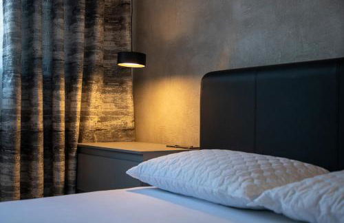 Villa Emma - Modern Bungalow with EV Point, Free Parking & Workspace - Photo 14