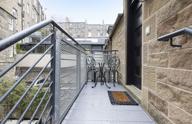 JOIVY Quiet Mews Apartment in New Town - Photo 48