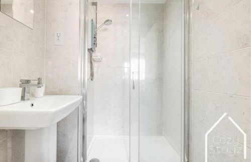 Beautiful 5 Bedroom Home in the City Centre with gated parking - Foto 6