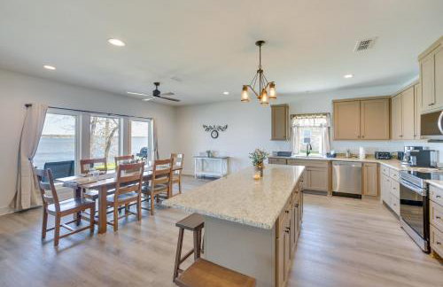 Lake Palestine Vacation Rental - Steps to Water! - Foto 8