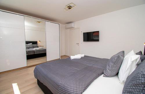 Villa Mina with a private pool in Pula - Photo 34