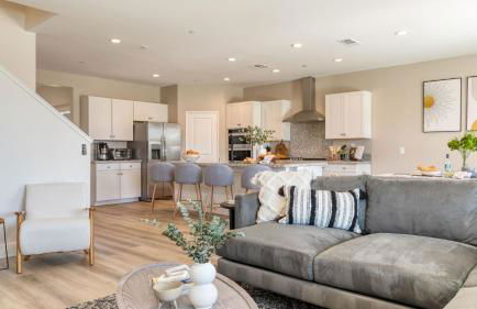 Desert Eden by Avantstay 6BR w/ Ensuite Backyard Oasis w/ Pool & Hot Tub! - Foto 18