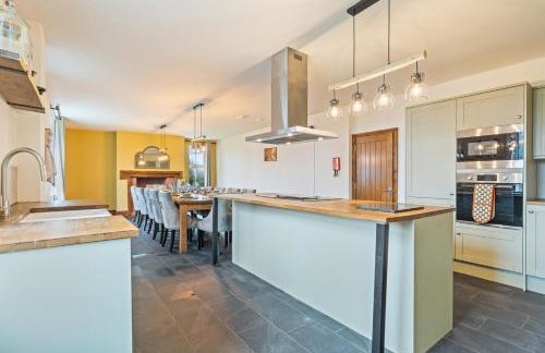 #111 New Farm with hot tub and Sauna - Sleeps 18 - Near Elmore Park - " Perfect for Contractors and Families - Parking space for 10 cars" - Foto 7